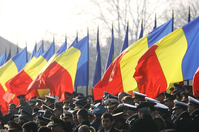 SONDAJ. Un sfert dintre români s-au săturat de ţara lor, iar 40% vor să muncească în străinătate
