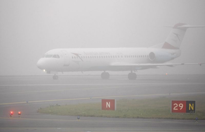 Un aeroport a fost ÎNCHIS după ce s-a descoperit o BOMBĂ