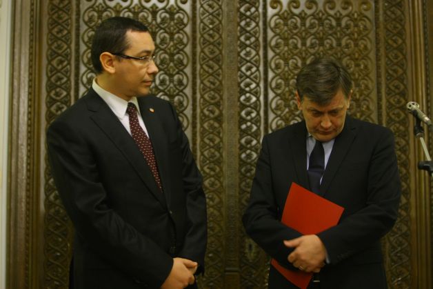 USL riscă să rămână fără candidat la Preşedinţie. Antonescu se dezumflă accelerat