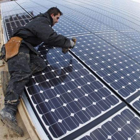 VEZI CE mega-companie vrea să construiască parcuri solare în România