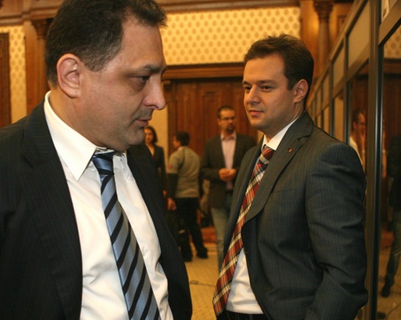 Americanii recurg la PRACTICI ELECTORALE ROMÂNEŞTI. VEZI cum i-au copiat OBAMA ŞI ROMNEY pe VANGHELIE ŞI GEOANĂ