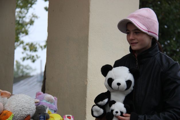 CAMPANIE EVZ. O zi din viaţa unei fetiţe de la ţară