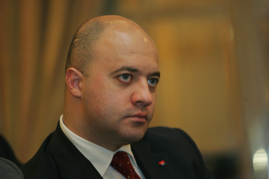 Ce caută un BANCHER DE ELITĂ într-un scandal cu INTERLOPI. CAZUL bizar al lui Claudiu Cercel, vicepreşedintele BRD reţinut de DIICOT
