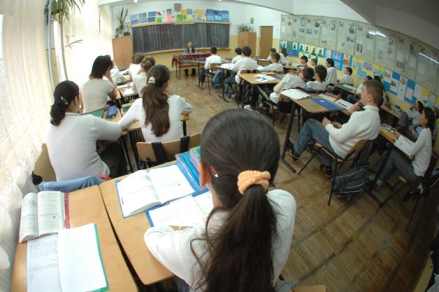 Cel mai tare ANUN? de anul acesta: „Caut om care s? stea la ?edin?a cu p?rin?ii”