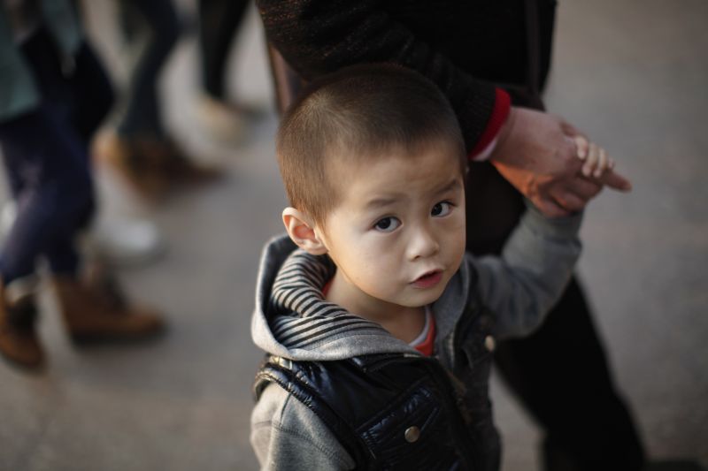 China vrea s? renun?e par?ial la politica unui singur copil pe fondul îmb?trânirii popula?iei