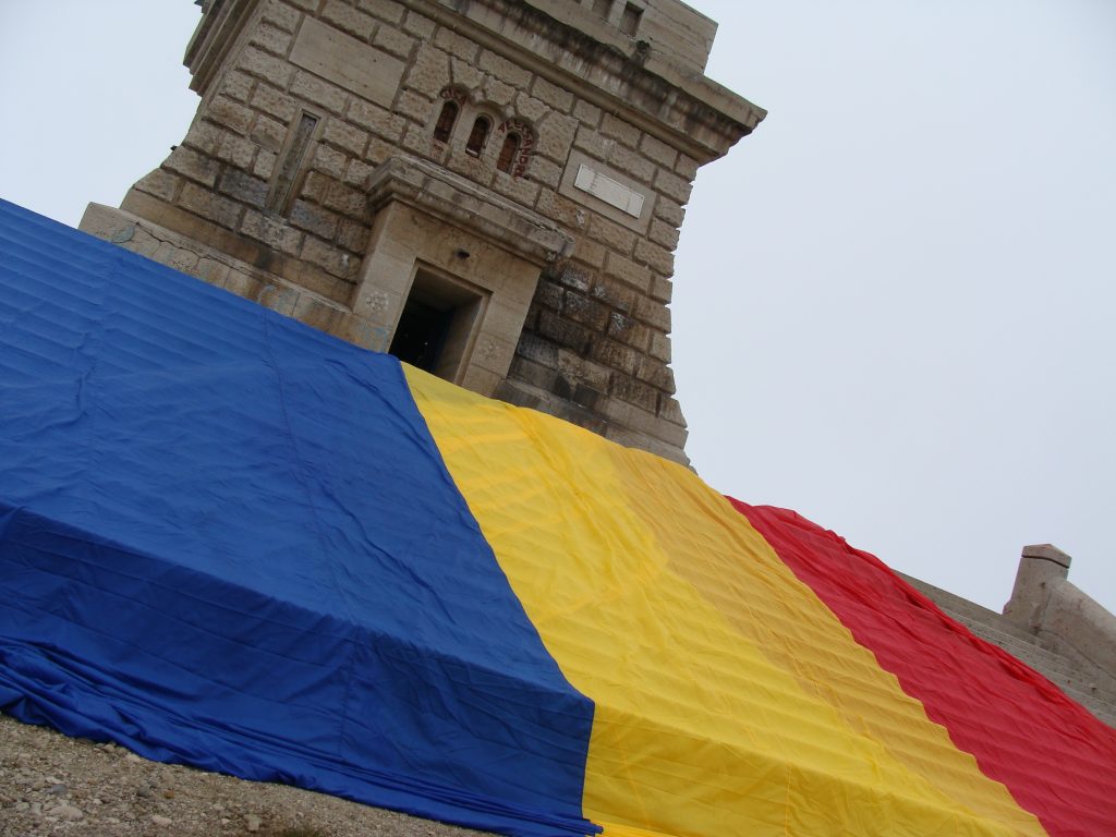 Crucea de pe Caraiman, in pericol sa cada