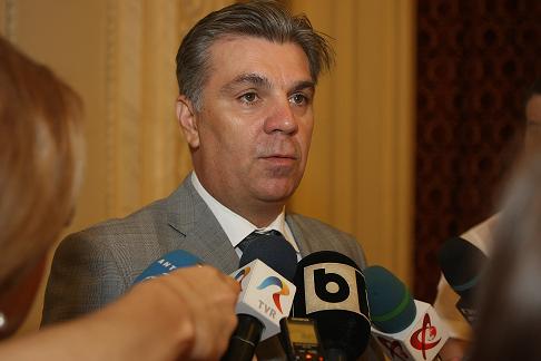 Declaraţie electorală. Valeriu Zgonea vrea interzicerea migraţiei politice prin Constituţie