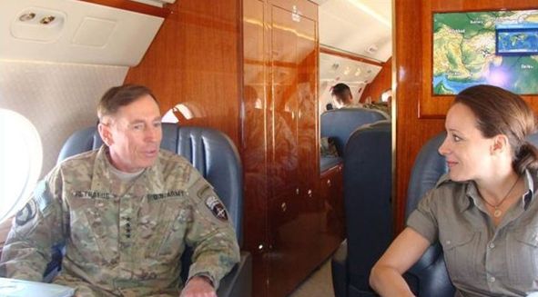 FBI a găsit documente secrete în laptopul amantei fostului şef al CIA