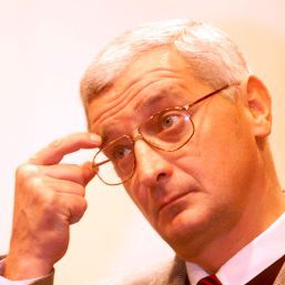 Frunda vrea să limiteze puterile Curţii Constituţionale