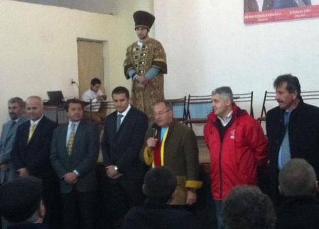 Gogoa?a electoral?. Diversiune: Ro?ca St?nescu vrea s?-?i trag?-n "?eap?" aleg?torii