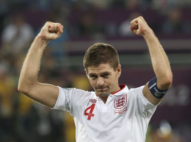 INEDIT. Cum a s?rb?torit Steven Gerrard convocarea cu num?rul 100 la na?ional?