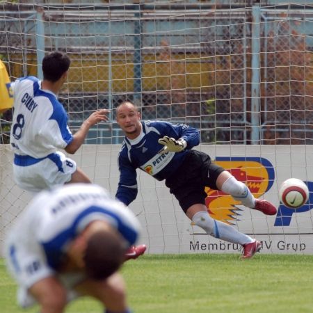 LIGA A II-A: M?ciuca, „frânt?” de Vâlcea