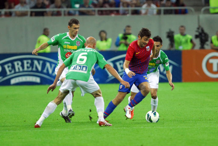 LIGA I: Steaua - CS Turnu-Severin, scor 2-1. "Ro?-alba?trii" au jucat prost, dar au stins "lanterna". Trei juc?tori ai gazdelor au ie?it pe targ?