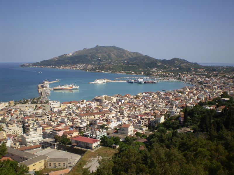 Nu le scap? nimic. Ru?ii boga?i cump?r? Grecia