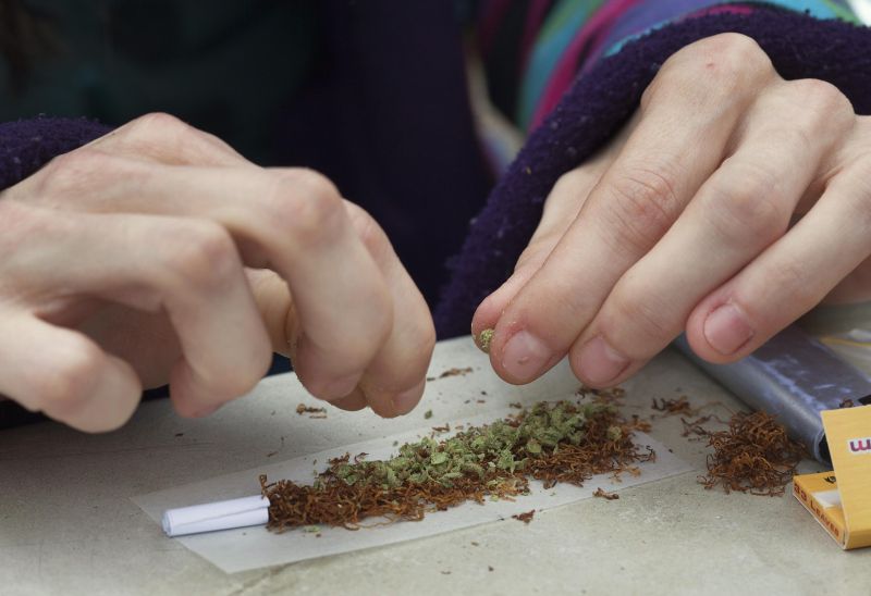 "O ŢIGARĂ pe zi ţine PSIHIATRUL departe". Beneficii ale NICOTINEI pe care nu ţi le-a spus nimeni