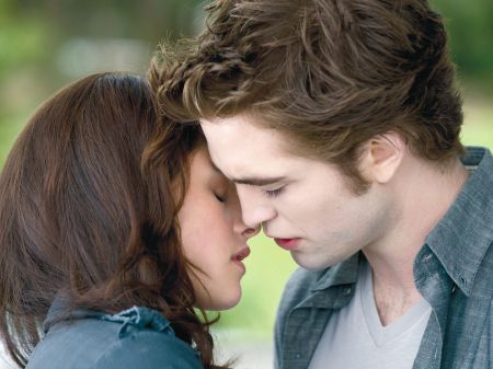 ?OCANT. Masacrul de la premiera Batman, aproape s? se repete la ultimul film din seria Twilight
