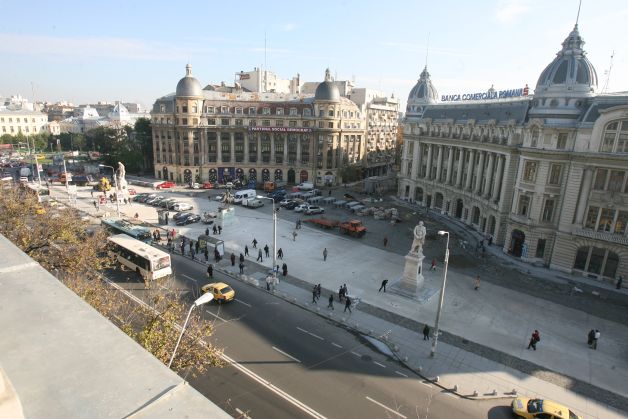 Oprescu a distrus Piaţa Universităţii! N-a vrut să dea un leu pentru reamenajare