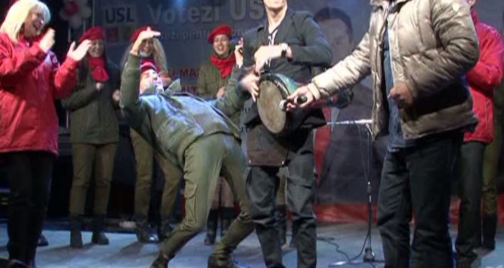 "Regele MANELELOR". Radu Maz?re, SHOW electoral pe muzica lui Adi de la Vâlcea| VIDEO
