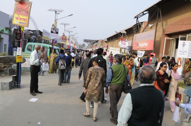 Românii răpiţi în India s-au întors în România. Unul dintre ei a fraudat statul cu sute de mii de euro