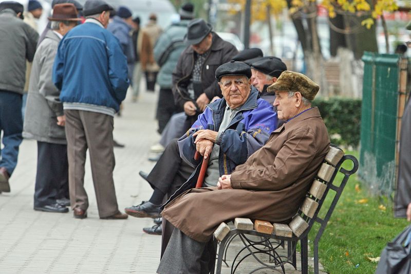 Românii risc? s? r?mân? f?r? pensie! Cum pot avea o via?? îndestulat? la b?trâne?e
