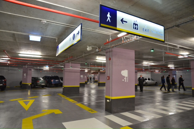 S-a inaugurat parcarea subteran? de la Universitate. Vezi pe unde se poate intra în subteran