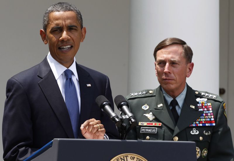 Scandalul sexual de la şefia CIA: FBI a descoperit relaţia extraconjugală a lui David Petraeus după o plângere depusă de o a doua femeie