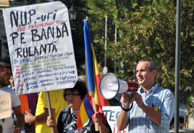 SCHIMBĂ ROMÂNIA. Justiţiarii din Tecuci au făcut miting împotriva poliţiştilor şi procurorilor
