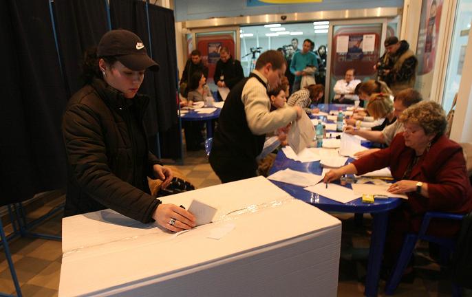 SONDAJ IRES: Românilor NU LE PAS? de campania electoral?
