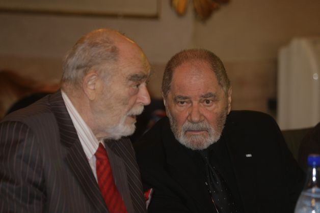 TRECUTUL NU POATE FI ASCUNS. Vedete "agăţate" în dosarele Securităţii