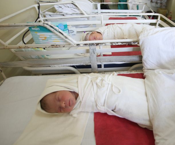 Un bebelu? a murit la Maternitatea Boto?ani. P?rin?ii acuz? medicii
