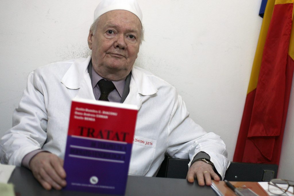 VETERANUL SIFILISULUI. Dr. Justin Diaconu, 50 de ani de lupt? cu boala ce te love?te fix între picioare