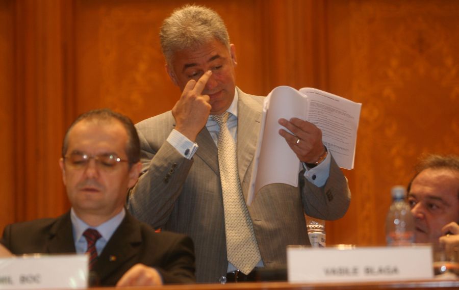 Videanu, supărat că Ponta nu-i răspunde la provocare: "Victore, ţi-e frică?"