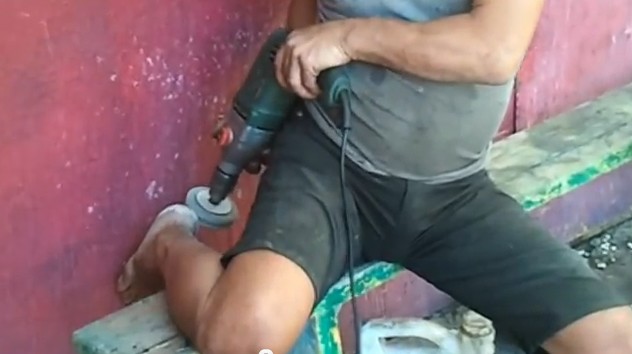 VIRALUL ZILEI! Ai probleme cu pielea MOARTĂ de pe călcâie? Se rezolvă cu POLIZORUL