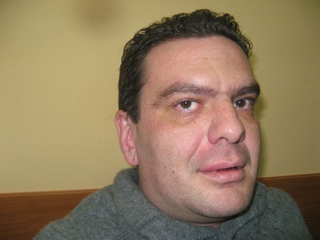 ALEGERI PARLAMENTARE 2012. B?tut gol?ne?te, în fa?a poli?i?tilor