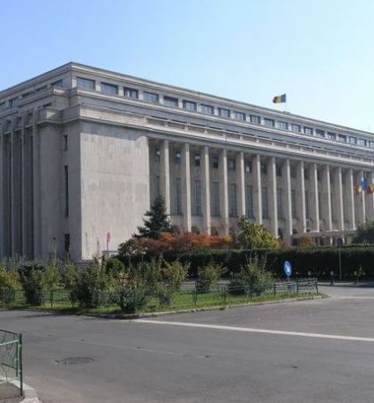 Au CIUNTIT Imnul na?ional ?i de 1 Decembrie