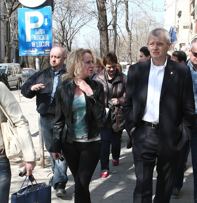 „Blonda de la Str?zi” a cheltuit 21 de milioane de euro pe marcaje rutiere. Pentru urm?torii patru ani bugetul va fi dublu