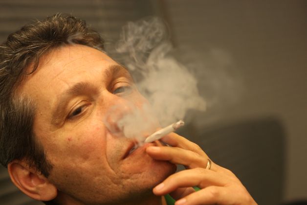 Bulgarii, fermi pe pozi?ie: fumatul r?mâne interzis în spa?iile publice. Premierul a amenin?at cu demisia dac? interdic?ia este ridicat?