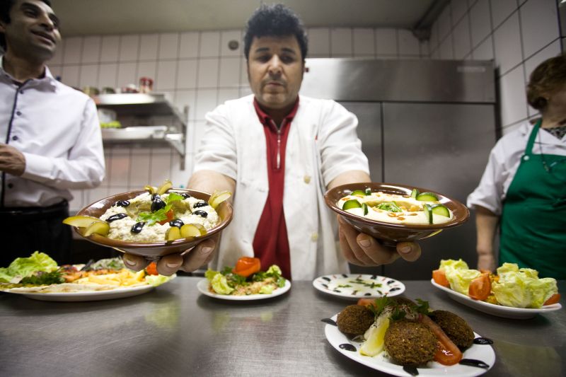 DE VEGHE PRIN CÂRCIUMI: S? m?nânci ca un arab, s? bei ca un grec ?i s? sim?i ca un indian!