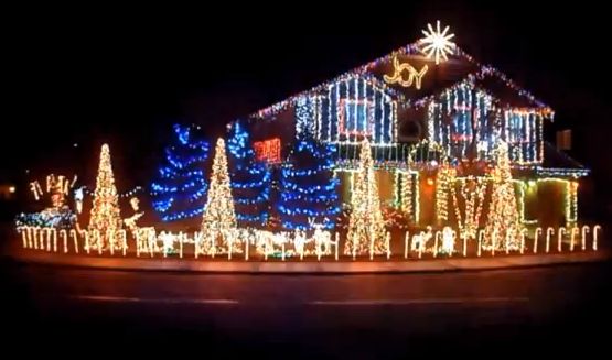 E decembrie, a început NEBUNIA becule?elor de CR?CIUN. Casa care se lumineaz? pe Skrillex