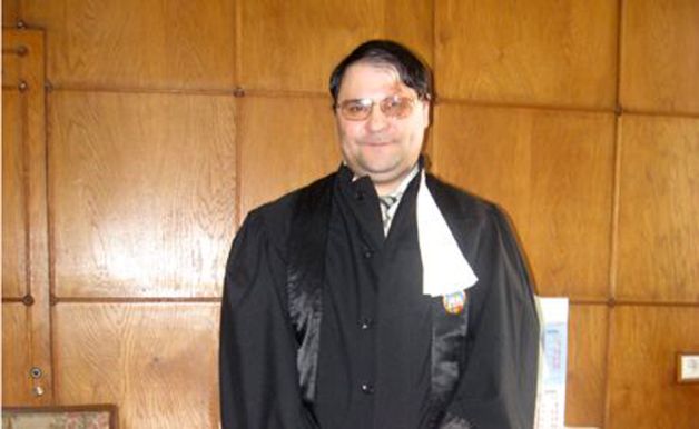 EXCLUSIV. Cercul MAGISTRA?ILOR PLAGIATORI a produs 50 de c?r?i copiate una dup? alta. Un caz cum nu S-A MAI V?ZUT în România