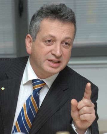 „Fenechiu SRL” vrea s? privatizeze ?i s? concesioneze tot ce se poate, renun?? greu la autostr?zi ?i nu vrea s?-i fac? cadou portul lui Maz?re