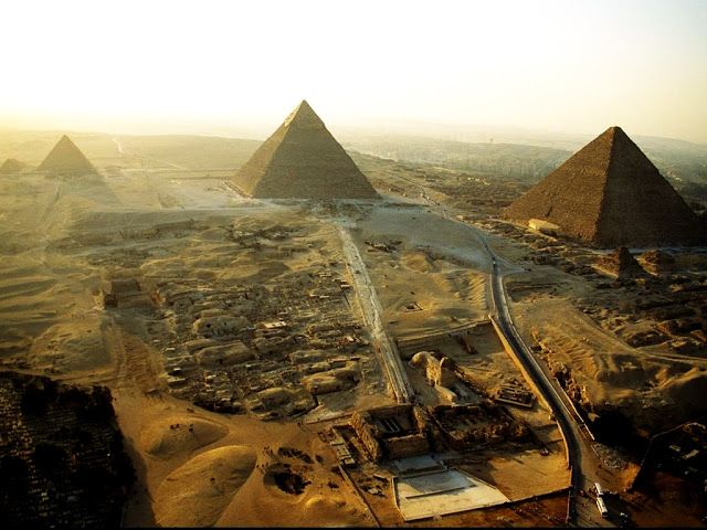 FENOMEN UNIC pe cer: Ast?zi planetele Mercur, Venus ?i Saturn se aliniaz? cu vârfurile celor trei piramide din Platoul Gizeh