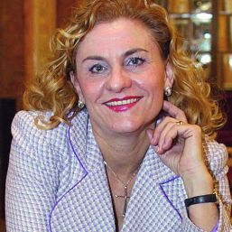 GUVERNUL PONTA 2. Maria Grapini, st?pân? peste IMM-uri ?i Turism. Helving împ?cat cu func?ia de vicepre?edinte al Camerei Deputa?ilor