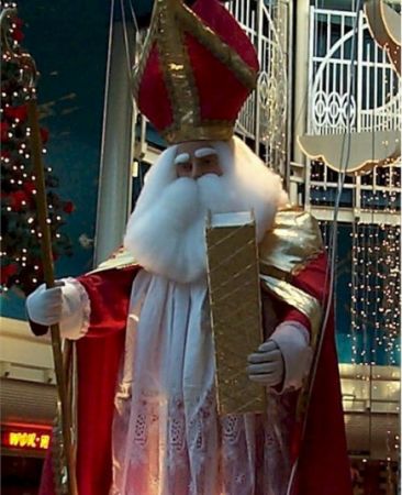 Îi sunt atribuite 21 de MIRACOLE. Mo?ul care NU SE ARAT? niciodat?