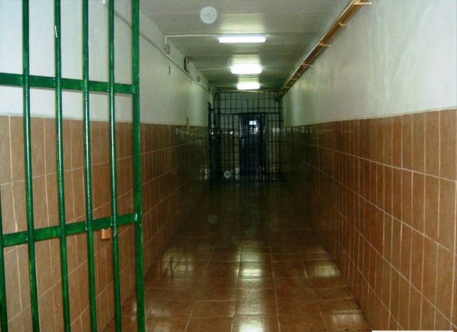 ÎN PENITENCIAR, DAC? NU AI BANI, PROCURI. Cum a reu?it s? jecm?neasc? un de?inut din Giurgiu PATRU B?TRÂNE din Capital?