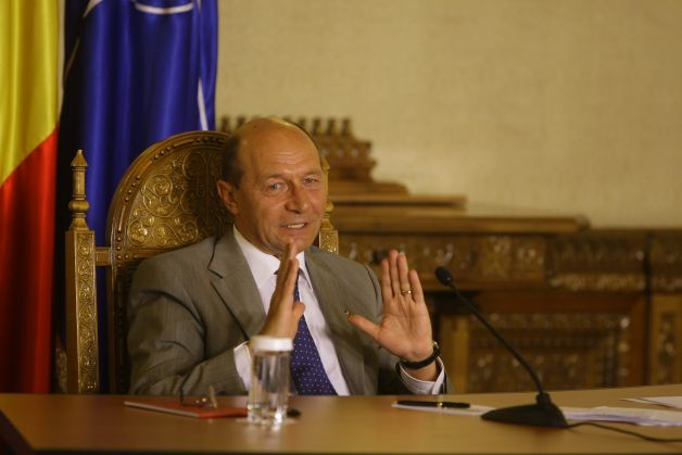 INTERVIU. Traian B?sescu: „Nu-mi voi ceda c?tre un partid responsabilitatea desemn?rii premierului”