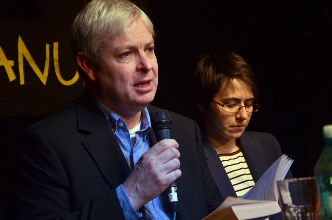 Jonathan Coe: "Mi-a pl?cut s? «locuiesc» într-o voce feminin?"