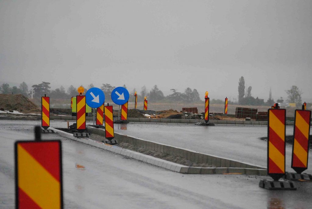 Licita?ia de atribuire a autostr?zii Arad-N?dlac, câ?tigat? de „regele asfaltului” Nelu Iordache, va fi verificat? de DNA. ?i autostrada Sibiu-Or??tie este în aten?ia procurorilor