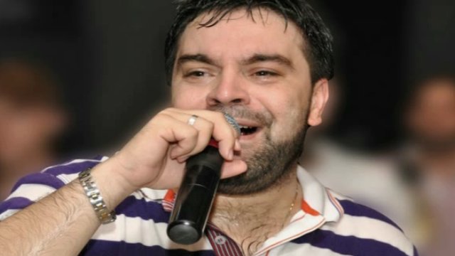 Manelistul Florin Salam i-a cântat unui afacerist în timp ce acesta î?i f?cea nevoile. ONORARIUL:100.000 de euro!
