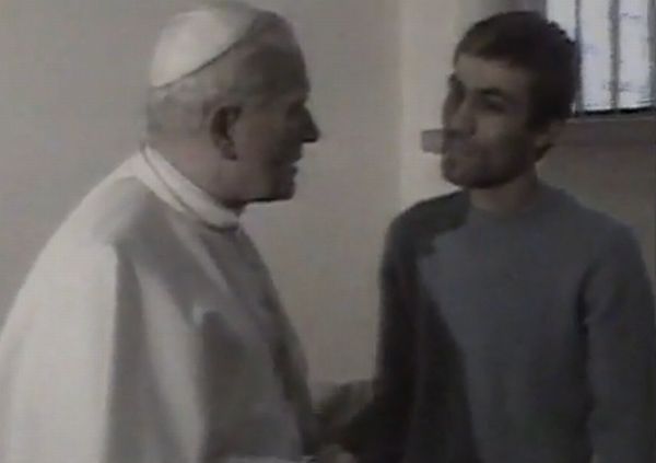 MESAJ DE CR?CIUN. Papa Benedict al XVI-lea cere solu?ii politice la criza din Siria